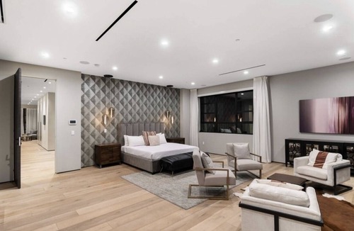 The Flats House | Modern Family Home on the Flats of Beverly Hills.