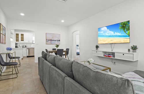 Middle River Terrace House | Modern Family Stay w Backyard, Close to Everything