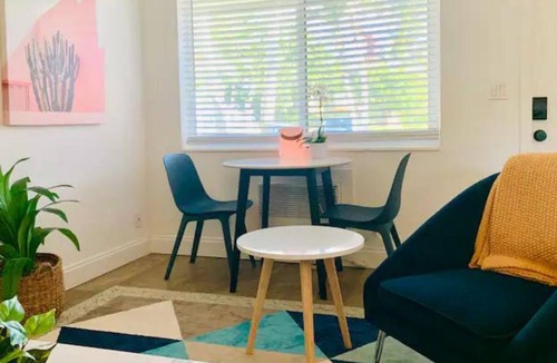 Middle River Terrace House | Modern Garden Getaway w/ Parking & Patio