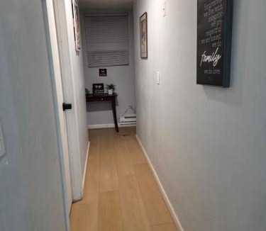 Irvington Cabin | Modern ground floor room with Private Bath, 7 mins to the airport and 18 mins to NYC