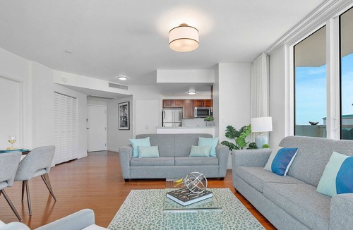 Coconut Grove Apartment | Modern Grove Retreat with Amazing Views