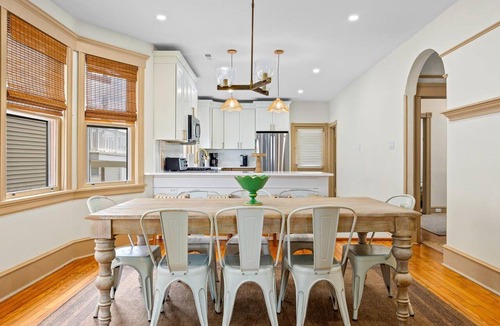 North End Condo | Modern Historic Charm 4br ONE Block to Beach