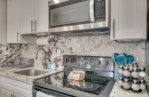 Central Fort Lauderdale Apartment | Modern home 10 minutes from Fort Lauderdale beach!