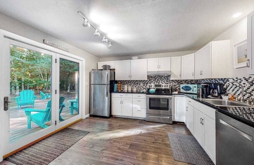 West Tisbury House | Modern home in a great location with large yard & private patio