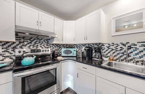 West Tisbury House | Modern home in a great location with large yard & private patio