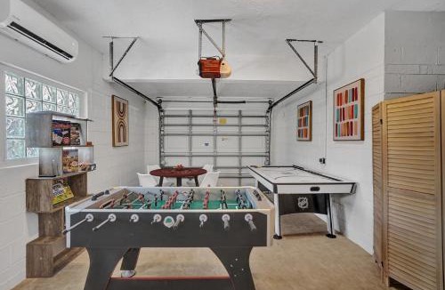 Pompano Beach Villa | Modern house w heated pool game room