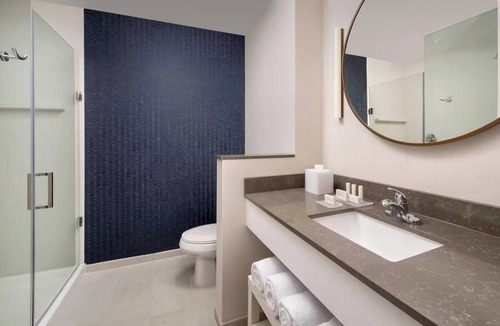 Doral Hotel | Modern & Inviting 4 Executive King Suite w/Free Breakfast Near Shopping Center