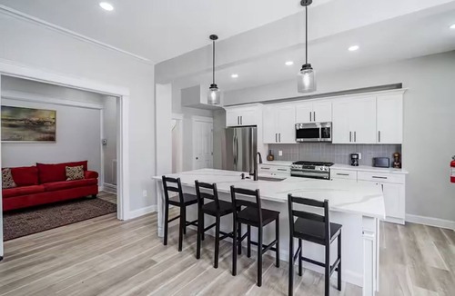 Greenville House | Modern Jersey City Townhome Near NYC
