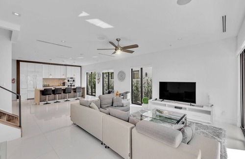 Colee Hammock House | Modern Las Olas Masterpiece, Steps from Las Olas