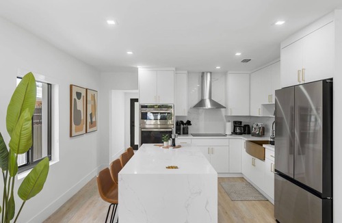 Coral Way House | Modern Miami Home- 5 min from Coral Gables & Coconut Grove, 15 min from Brickell