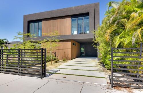 Buena Vista House | Modern Miami Home w/Pool 1 Mi to Design District!