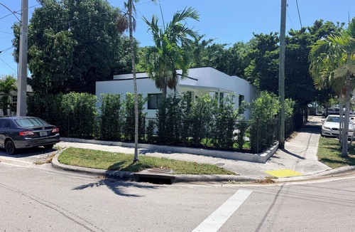 The Roads Villa | Modern Miami Villa w/Jacuzzi Near Brickell & Calle 8