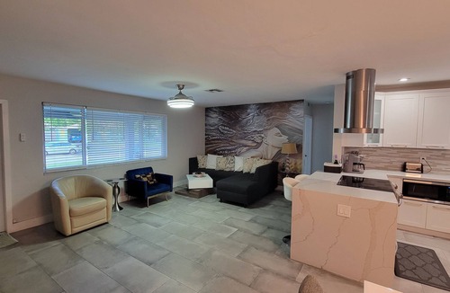 Wilton Manors House | ★Modern Mythical Manor★ King bed - 11 min from Airport-Ideal for Families