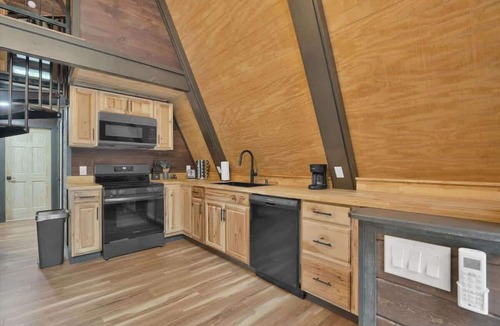 Gouldsboro Cabin | Modern New A-Frame Cabin | Hot Tub | Big Bass Lake