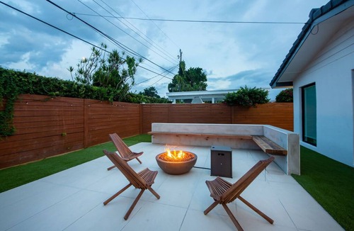 Highland Lakes Villa | Modern New Villa w/Cabana+Fire Pit & Fun Games