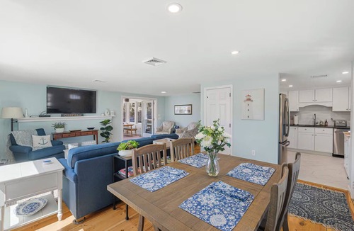 West Chatham Cottage | Modern, Newly Renovated, 3-bed Peach Tree House