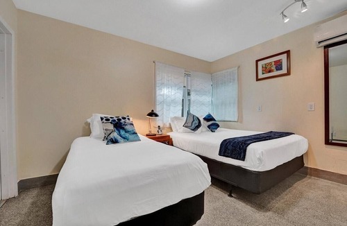North Beach Apartment | Modern Ocean-side studio, 1BR/1bath, Hollywood, Free Parking + BBQ!