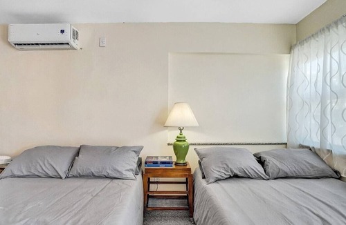 North Beach Apartment | Modern Ocean-side studio, 1BR/1bath, Hollywood, Free Parking + BBQ!