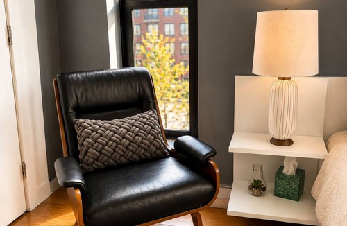 Downtown Brooklyn Condo | Modern one bedroom apartment in Dumbo near Brooklyn Bridge Park Waterfront