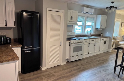 Town of Sullivan House | Modern Onieda Lake Cottage - 2 Queen beds w/Lake access