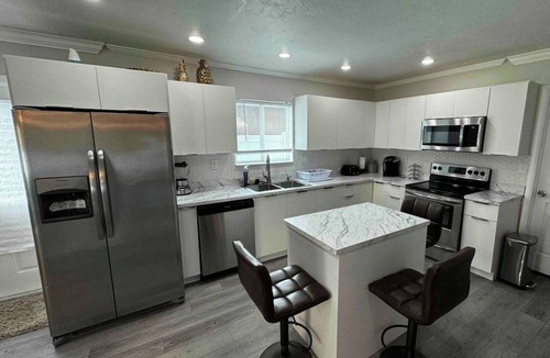 Pompano Beach House | Modern Paradise! Near Restaurants-Shopping-Beaches