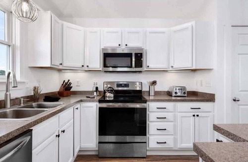 Colington House | Modern Peaceful 4 Bedroom & Hot Tub!