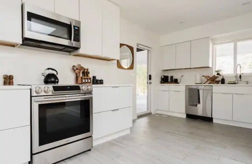 Wilton Manors House | Modern Relaxing Zen ~ 5 ★ New pool, HotTub, Magic Garden!