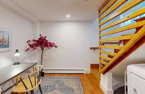 North Cambridge Apartment | Modern Renovated 1BR w/Pvt Entrance – Prime Loc