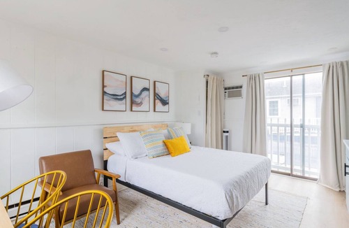 Dennis Port Apartment | Modern & Renovated Studio Condo - Steps to the Beach! - WiFi, Free Parking