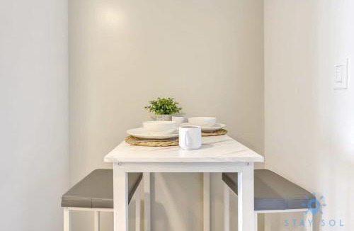Hallandale Beach Hotel | Modern Resort Apartment with Balcony Pool Gym