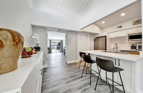 Poinsettia Heights House | Modern Retreat w/Lush Backyard - Fort Lauderdale
