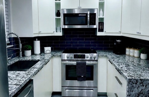 North Andrews Gardens House | Modern Retreat Near Beach, Las Olas & Hard Rock