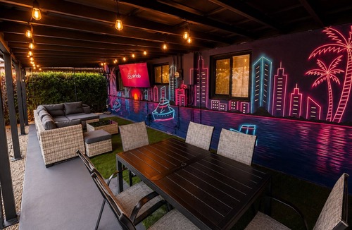 North Andrews Gardens House | Modern Retreat Near Beach, Las Olas & Hard Rock