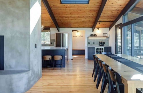 Hood House | Modern Riverfront Retreat | Luxe 3BR with Sauna