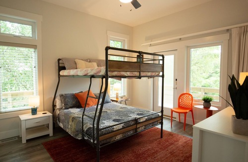 Spindrift Banks Apartment | Modern Soundfront Studio, Pier access, Sunsets, Fishing, Watersports, Beach