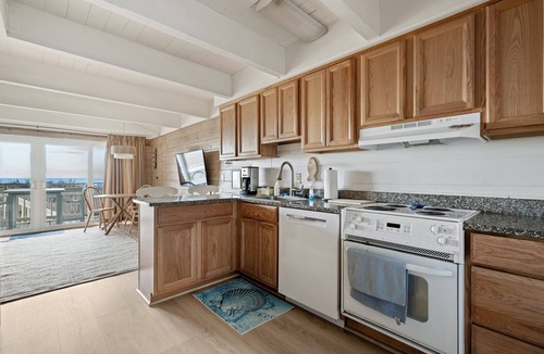 Midtown Ocean City House | Modern, Spacious Oceanfront Townhome Sleeps 10!