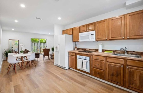 Sailboat Bend Apartment | Modern Stay Condo- 2 bed 1 bath Near Riverwalk