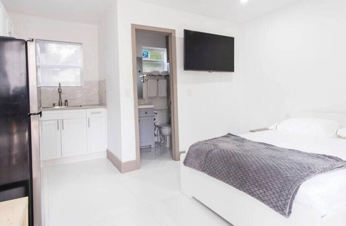 Allapattah House | Modern Studio in Heart of Miami