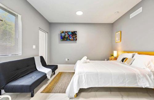 Allapattah Apartment | Modern Studio Near Wynwood & Design District