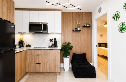 Pembroke Pines Apartment | Modern Suite King Bed Free Parking
