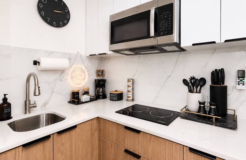 Pembroke Pines Apartment | Modern Suite King Bed Free Parking