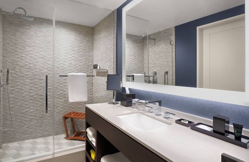 Brickell Hotel | Modern Suite | Steps to Brickell City Centre & Bayfront, Pool & Gym