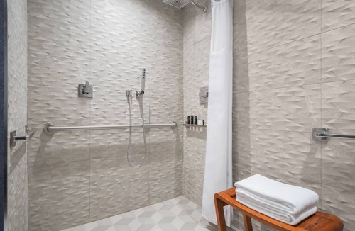 Brickell Hotel | Modern Suite | Steps to Brickell City Centre & Bayfront, Pool & Gym