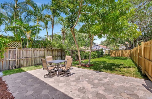Tarpon River House | Modern Sunny Retreat, Close to Downtown