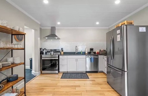 Marblehead House | Modern, thoughtfully set-up in heart of town