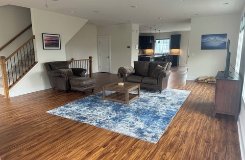 Short Pump House | Modern Townhome in welcoming Short Pump with fitness room and pool
