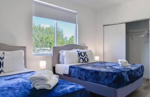 Golden Glades House | Modern Townhouse 18 min from the Beach & Aventura - TH1