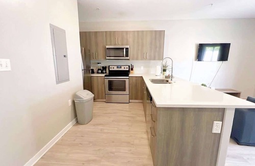 Golden Glades Condo | Modern Townhouse Minutes Beach | Free Parking