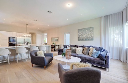 Hollywood Lakes Villa | Modern villa w/lake view, heated pool & grill