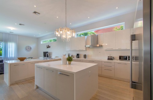 Hollywood Lakes Villa | Modern villa w/lake view, heated pool & grill
